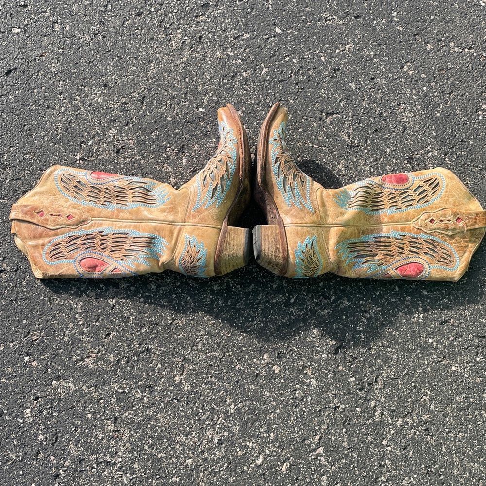 Ariat Stylish Western Boots with Red and Blue Accents - Picture 4 of 11